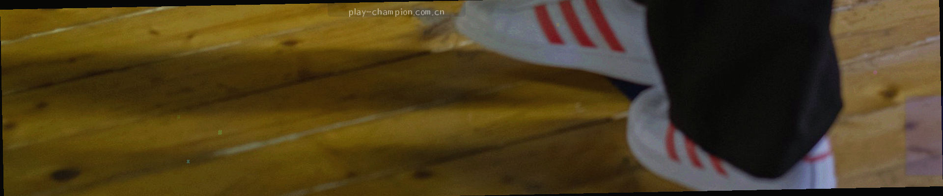 横向的时间线上分布四个发光节点，对应四个大版本